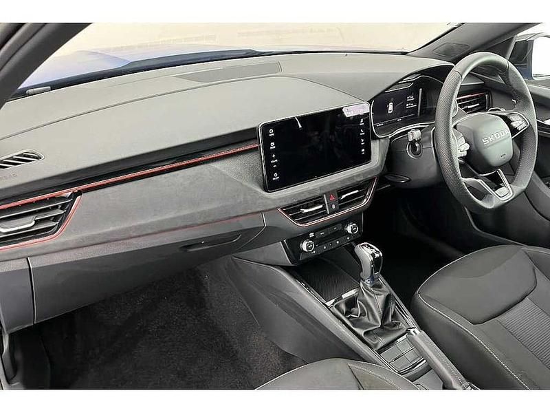 New Skoda Kamiq Design Edition 113 HP (83 kW) 2025 Race blue metallic black magic pearl effect SUV