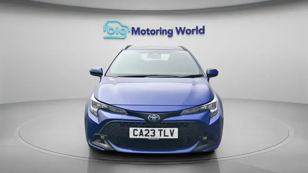 Used Toyota Corolla 140 HP (102 kW) 2023 Blue Estate