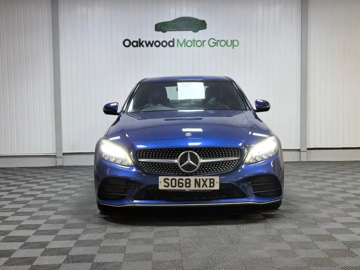 Usado Mercedes C220 AMG line 194 HP (142 kW) 2019 Azul Sedan