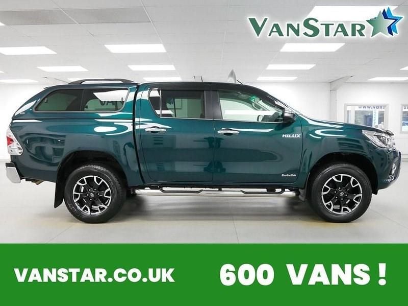 Green Used 2017 Toyota HiLux Pickup | £24,989 (Expensive) - Image 1/4