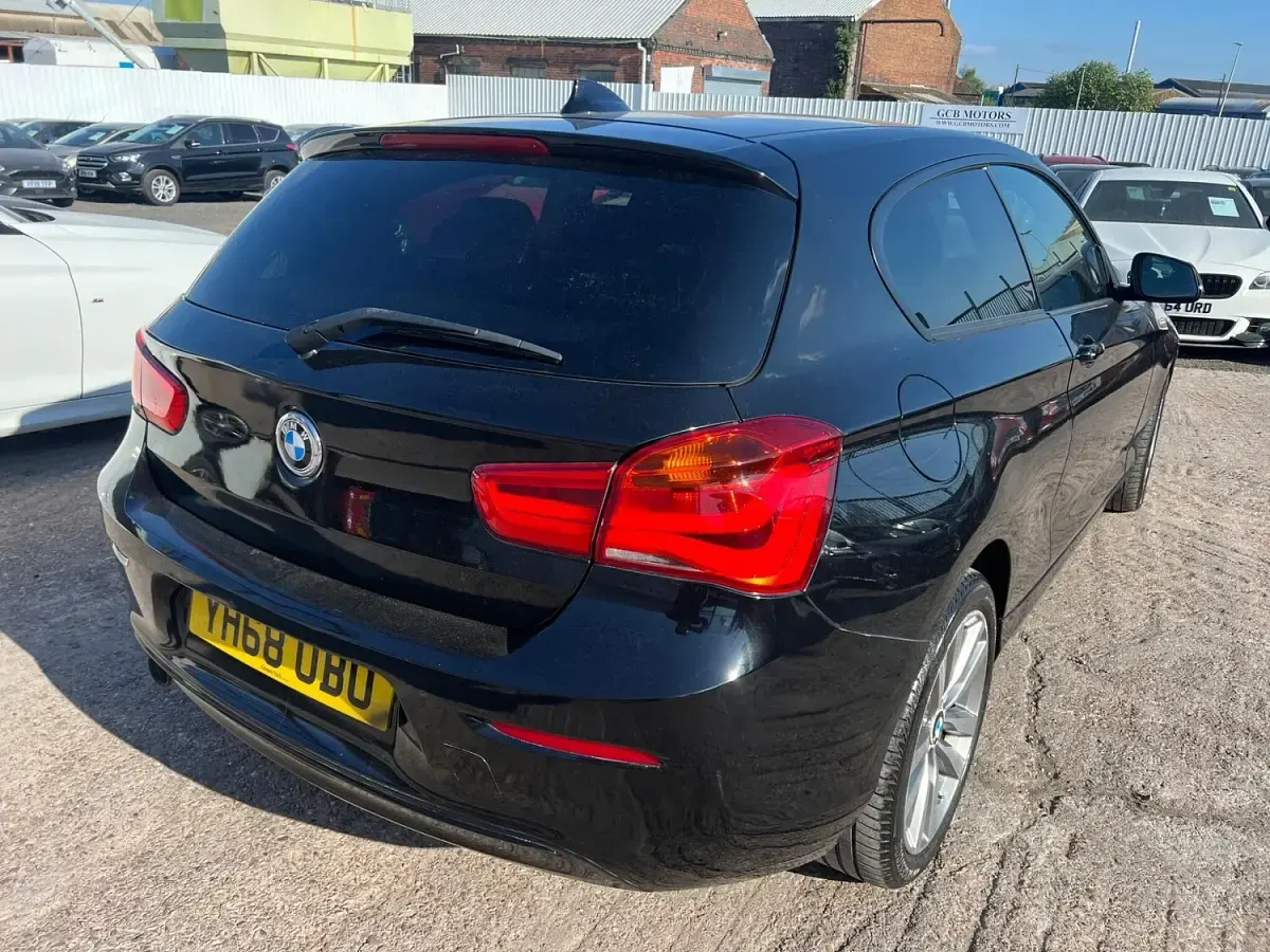 Używany BMW 118 Sport Line 2018 Czarny Hatchback