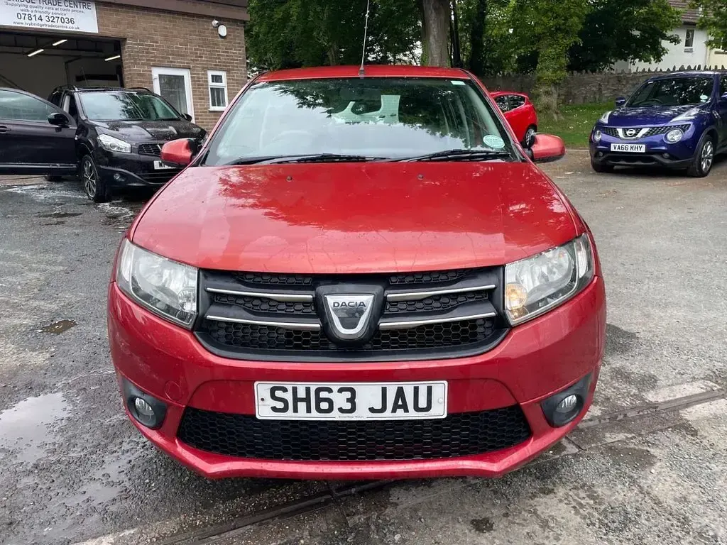 Used Dacia Sandero Lauréate 75 HP (55 kW) 2013 Red Hatchback