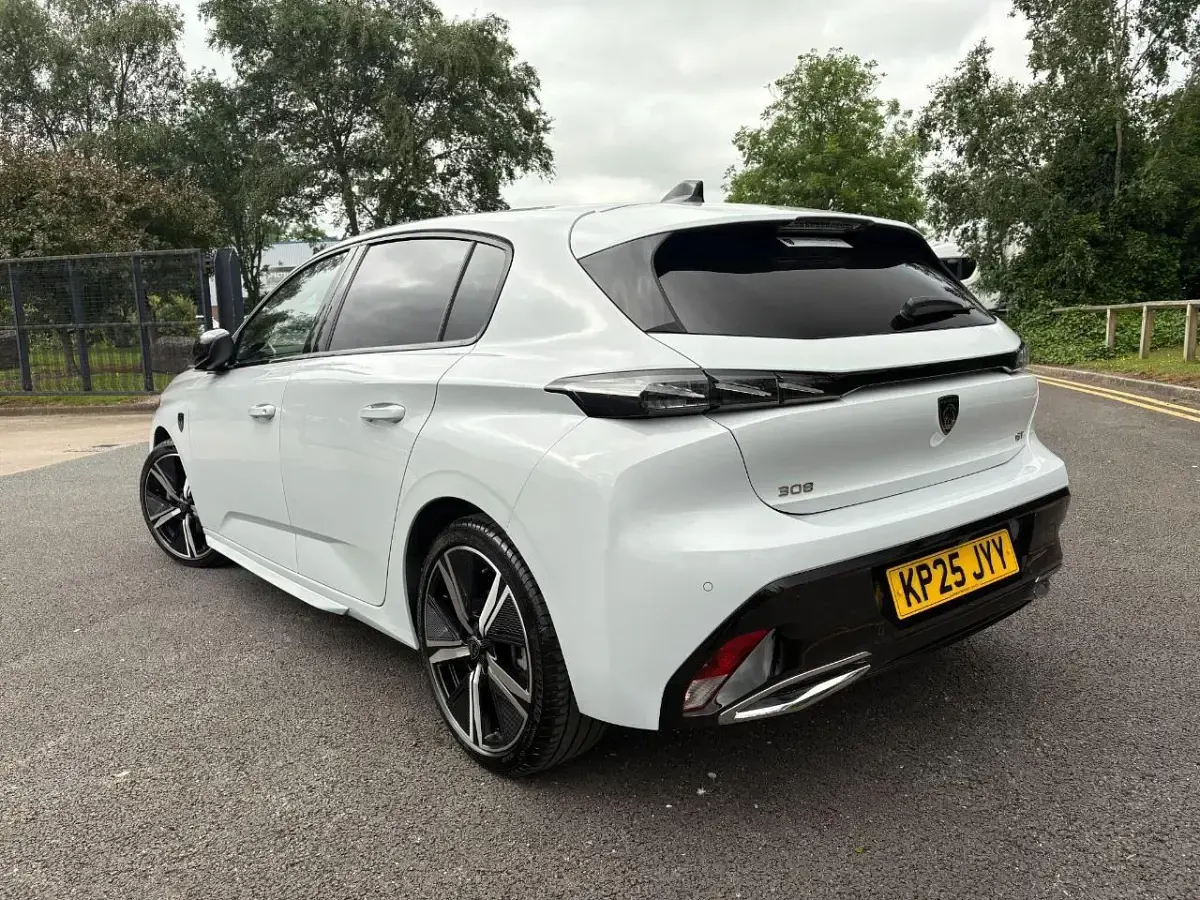 Used Peugeot 308 GT 134 HP (98 kW) 2025 White Hatchback