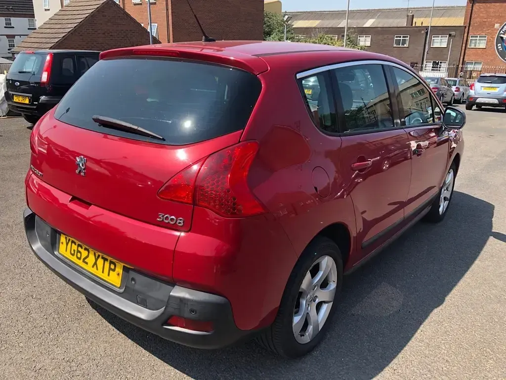 Used Peugeot 3008 Active 112 HP (82 kW) 2012 Red metallic Estate