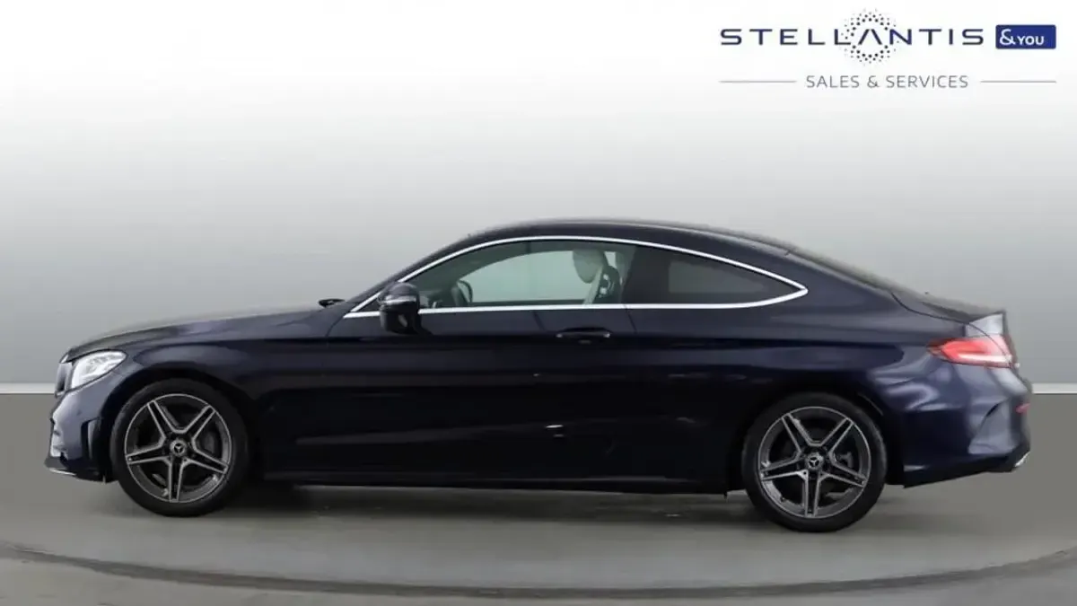 Usado Mercedes C200 AMG line 195 CV (143 kW) 2021 Azul Coupe