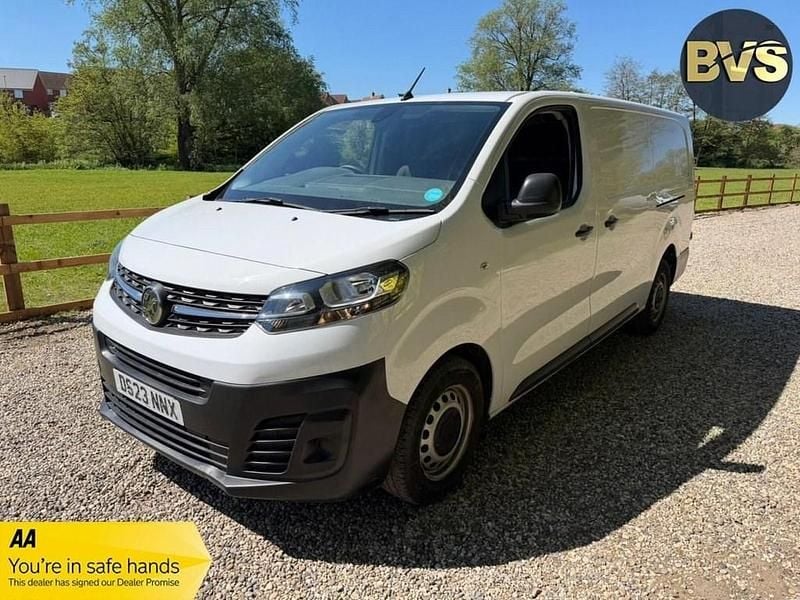 Second-hand Vauxhall Vivaro S 2023 Alb Monovolum