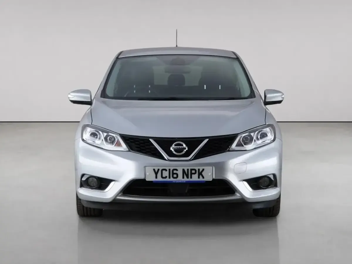 Used Nissan Pulsar Tekna 115 HP (84 kW) 2016 Silver Hatchback