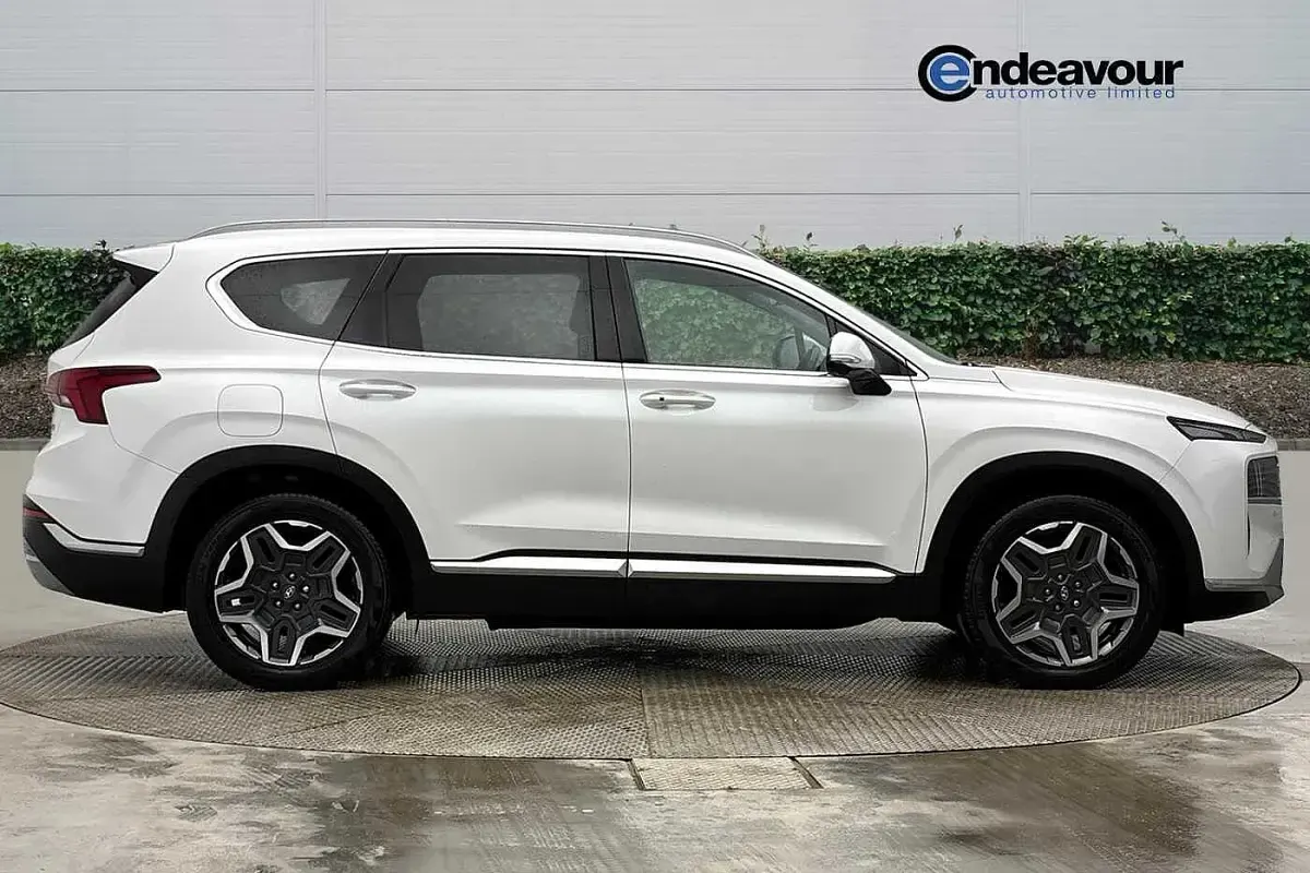 Used Hyundai Santa Fe Ultimate 2022 White SUV