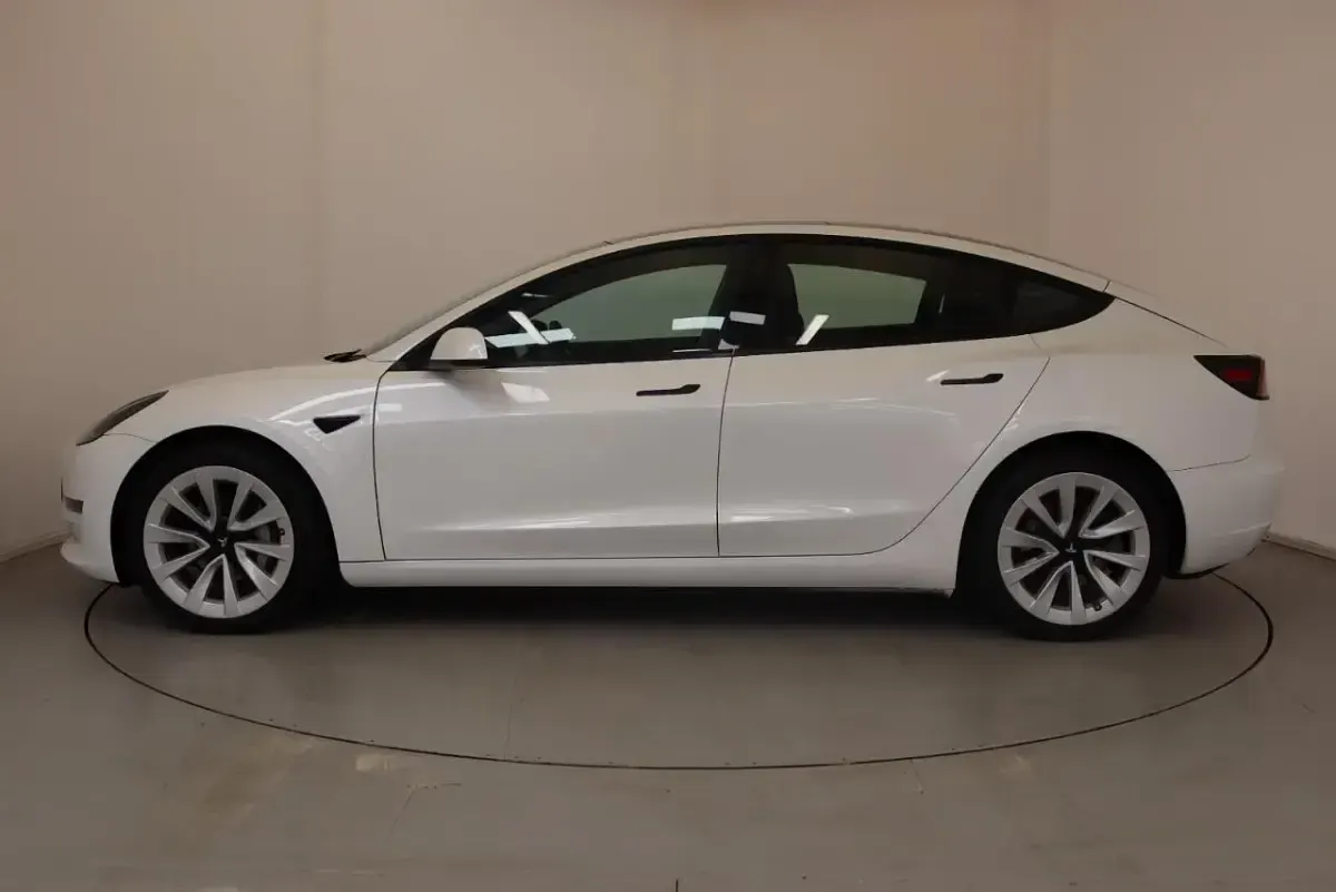 Used Tesla Model 3 250 kW (341 HP) 2022 White Sedan