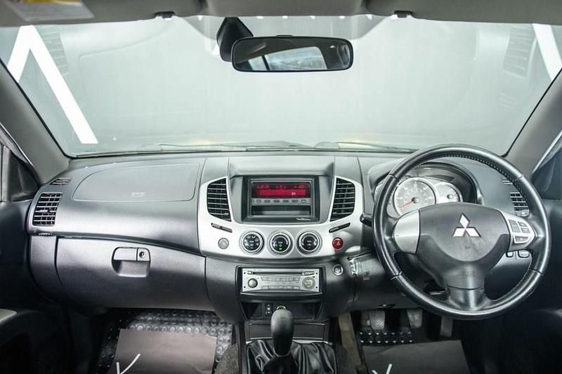 Used Mitsubishi L200 2015 Brown Pickup