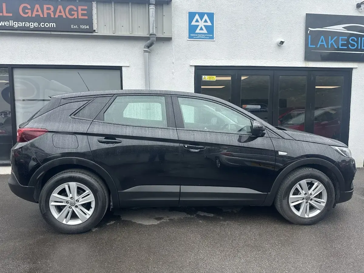 Used Vauxhall Grandland X 130 HP (95 kW) 2019 Black SUV