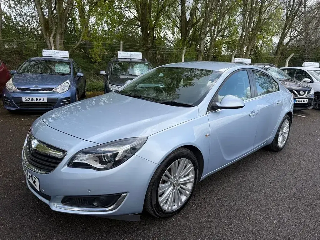 Used Vauxhall Insignia Design Edition 136 HP (100 kW) 2017 Silver Hatchback