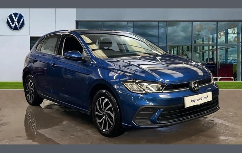 Used VW Polo Life 80 HP (58 kW) 2023 Reef blue metallic Hatchback