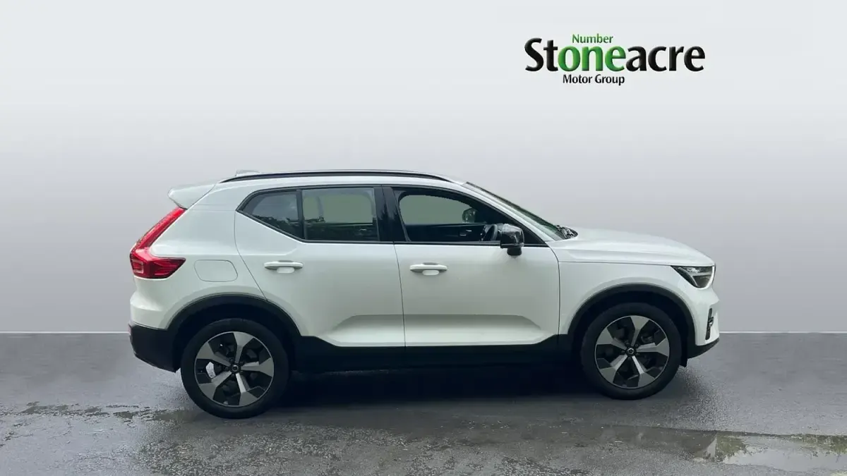 Used Volvo XC40 Plus 197 HP (144 kW) 2025 White SUV