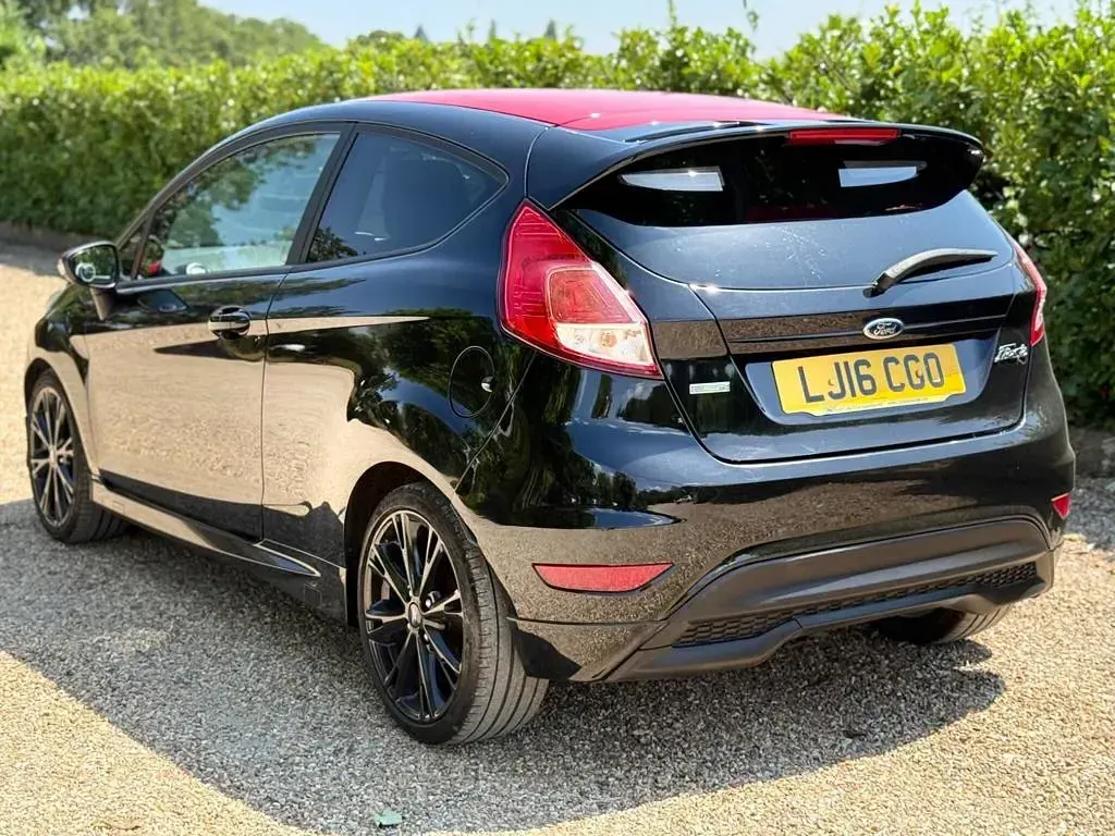 Used Ford Fiesta Zetec 140 HP (102 kW) 2016 Black Hatchback