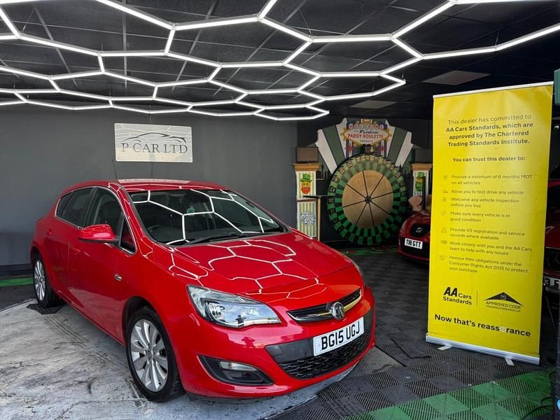 Second-hand Vauxhall Astra Elite 2015 Roșu Hatchback
