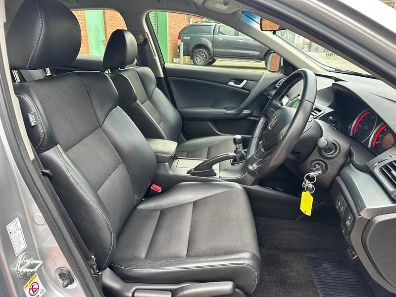 Used Honda Accord ES 2014 Silver Sedan