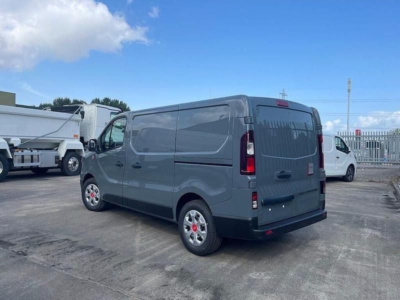 New Renault Trafic 2025 Urban grey MPV