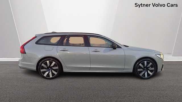 New Volvo V90 Plus 345 HP (253 kW) 2026 Estate