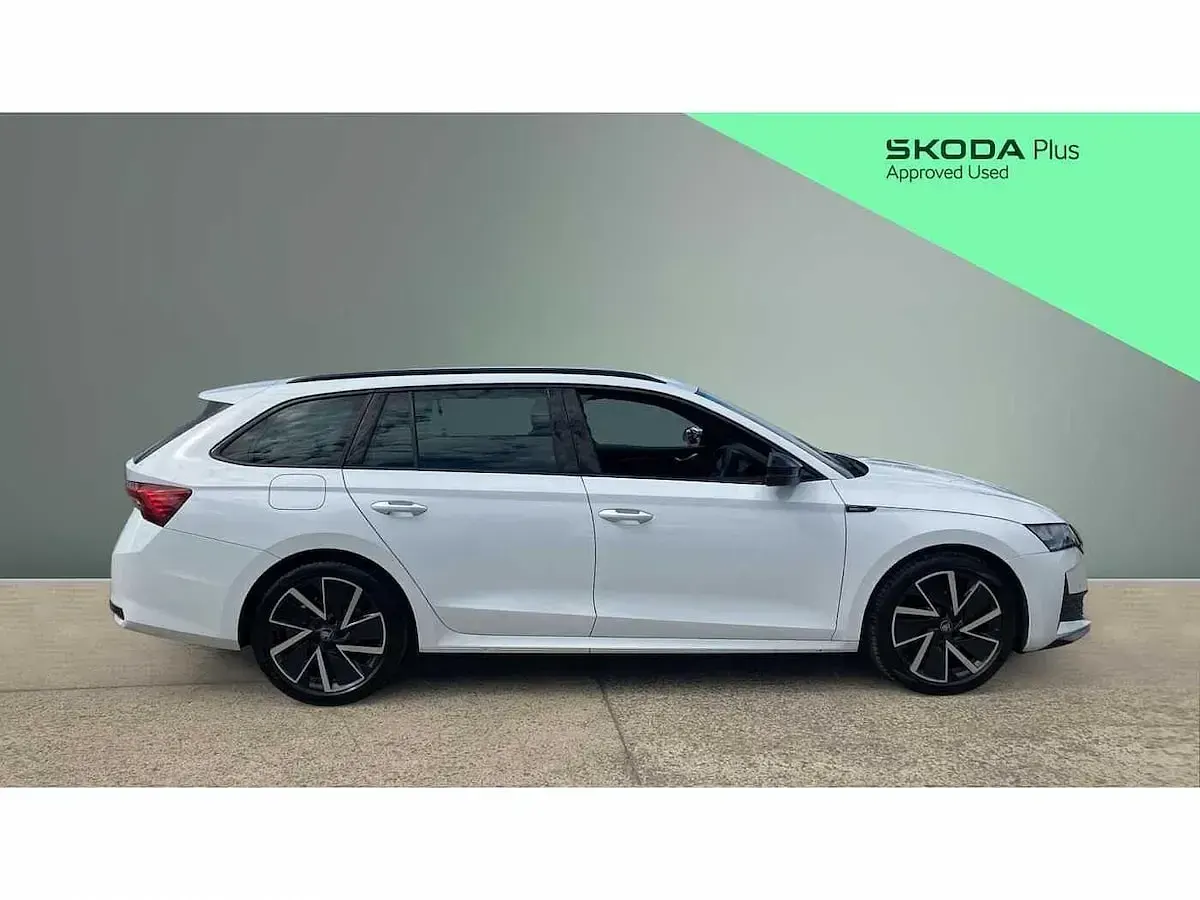 Used Skoda Octavia SportLine 150 HP (110 kW) 2025 White Estate