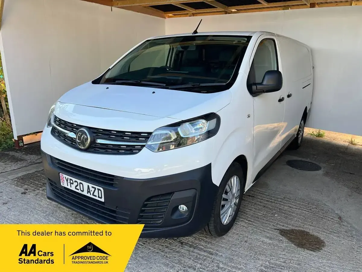 Used Vauxhall Vivaro S 100 HP (73 kW) 2020 White MPV