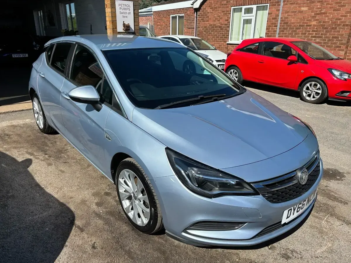 Used Vauxhall Astra 150 HP (110 kW) 2016 Silver Hatchback