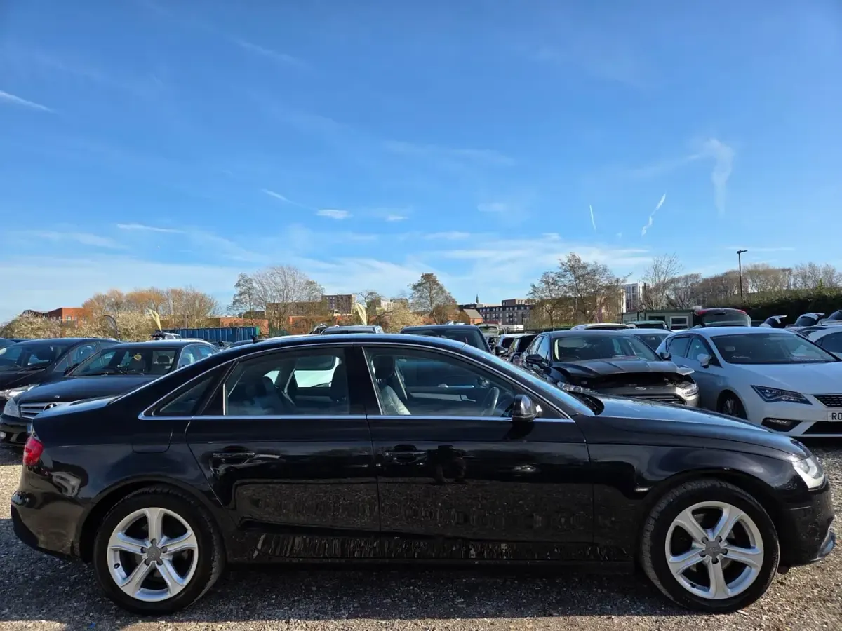 Usado Audi A4 143 CV (105 kW) 2013 Negro Berlina