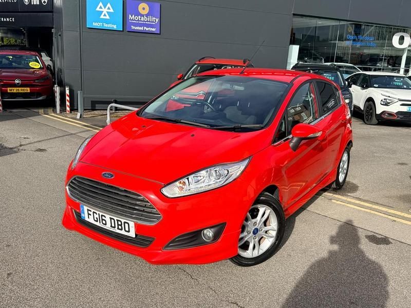 Used Ford Fiesta Zetec 99 HP (72 kW) 2016 Red Hatchback