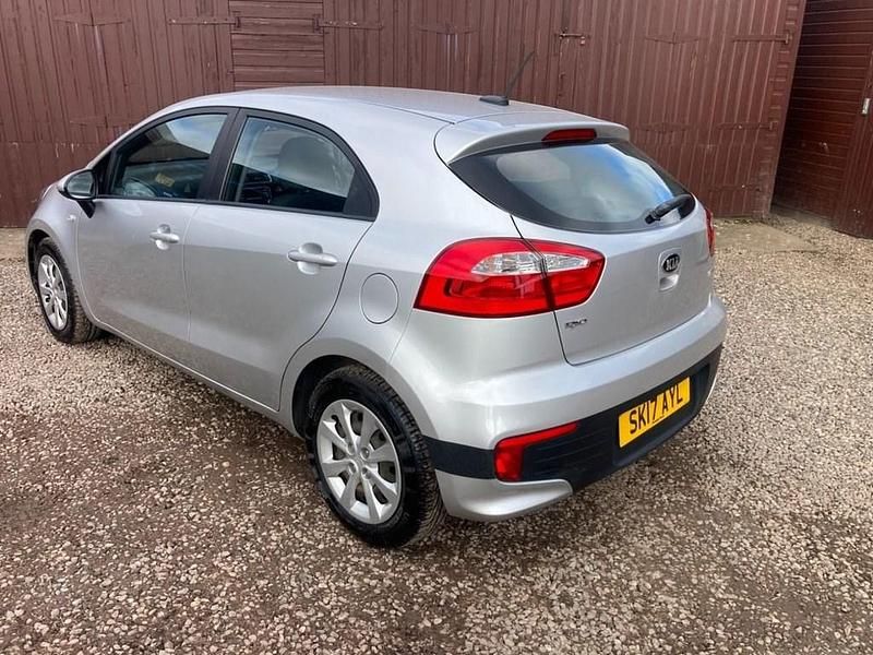 Used Kia Rio Air 74 HP (54 kW) 2017 Silver Hatchback