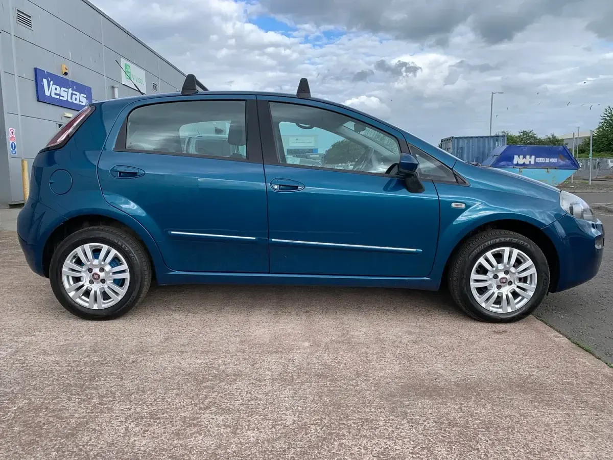 Used Fiat Punto Easy 77 HP (56 kW) 2012 Blue Hatchback
