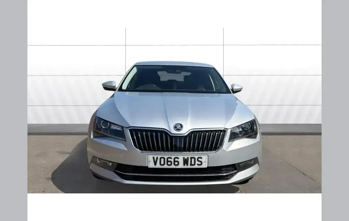 Used Skoda Superb SE L Executive 150 HP (110 kW) 2016 Silver Hatchback