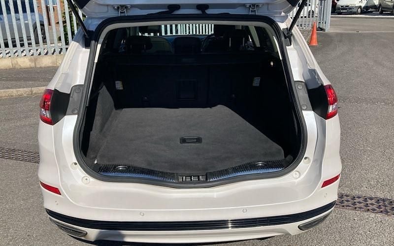 Used Ford Mondeo Titanium 240 HP (176 kW) 2017 White Estate