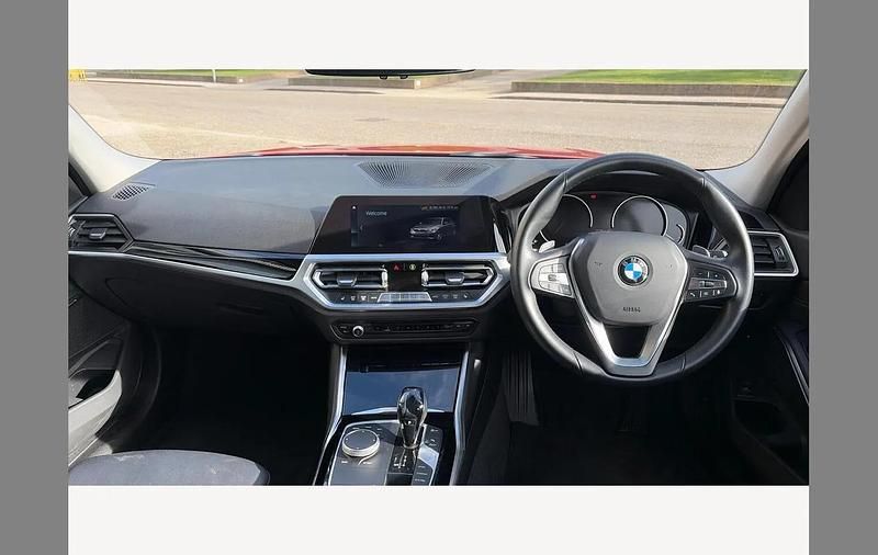Used BMW 320 Sport Line 184 HP (135 kW) 2020 Red Estate