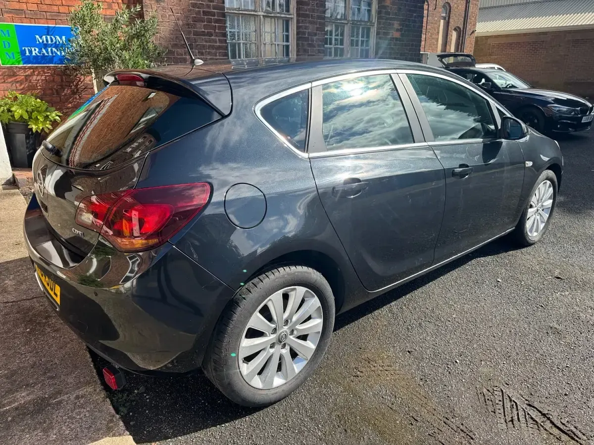 Used Vauxhall Astra drive 2012 Black Hatchback