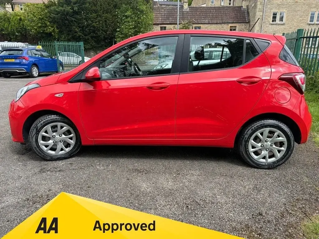 Used Hyundai i10 SE 87 HP (63 kW) 2019 Red Hatchback