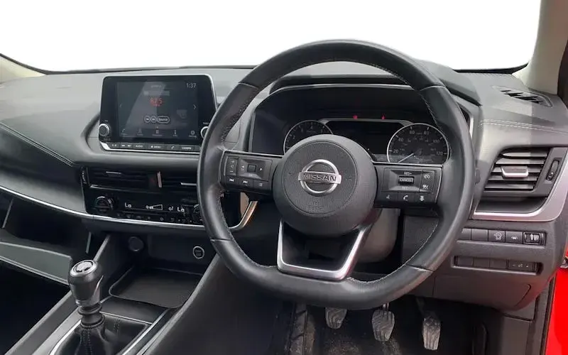 Used Nissan Qashqai Acenta Premium 158 HP (116 kW) 2022 Red SUV