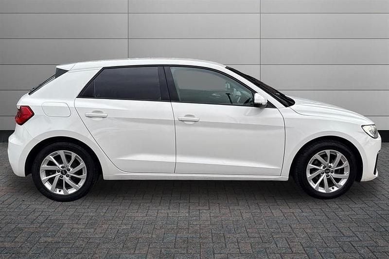 Used Audi A1 Sport 95 HP (69 kW) 2022 White Hatchback
