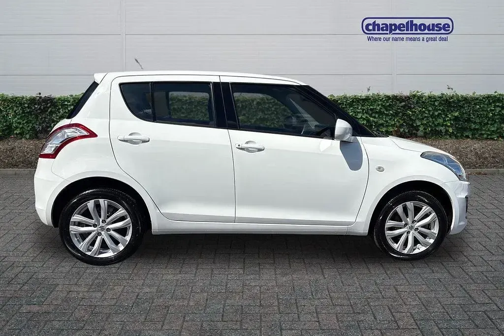 Used Suzuki Swift SZ3 2017 White Hatchback