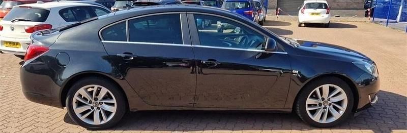 Carbon flash black Used 2013 Vauxhall Insignia SRi Hatchback | £4,475 (Fair price) - Image 1/4
