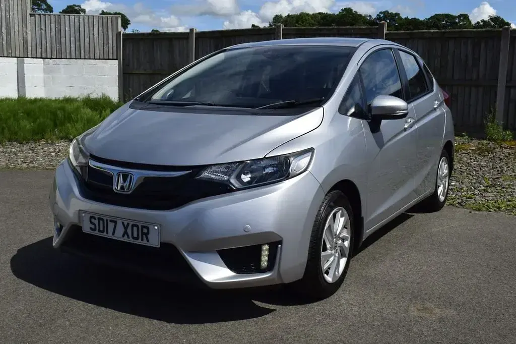 Used Honda Jazz SE 102 HP (75 kW) 2017 Silver Hatchback