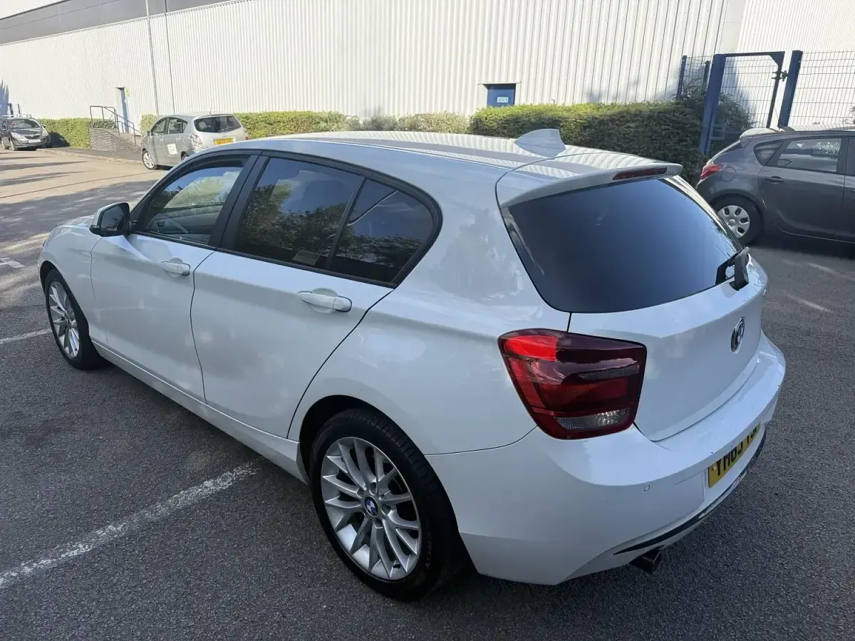 Used BMW 116 Sport Line 2013 White Hatchback