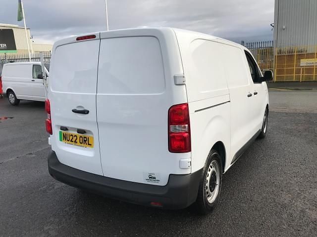 Used Peugeot e-Expert 100 kW (136 HP) 2022 White Van