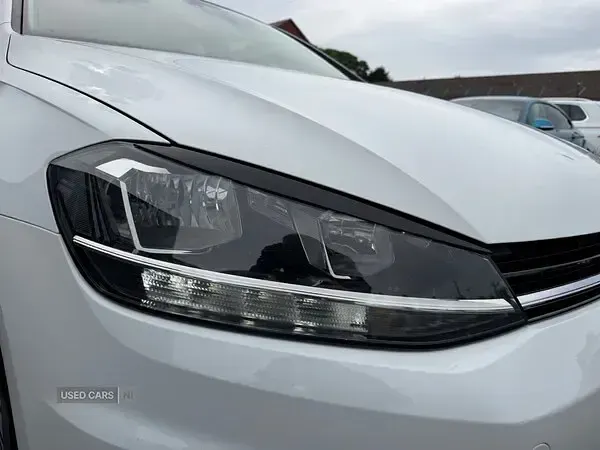 Used VW Golf VII SE 125 HP (91 kW) 2017 White Hatchback
