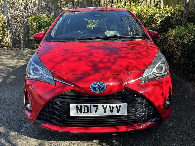 Used Toyota Yaris Hybrid 2017 Red Hatchback