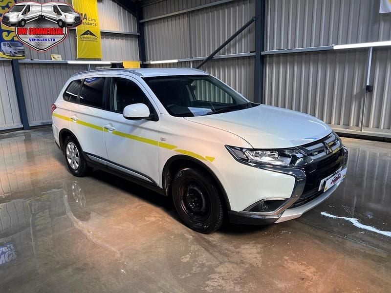 Used Mitsubishi Outlander 150 HP (110 kW) 2016 White SUV