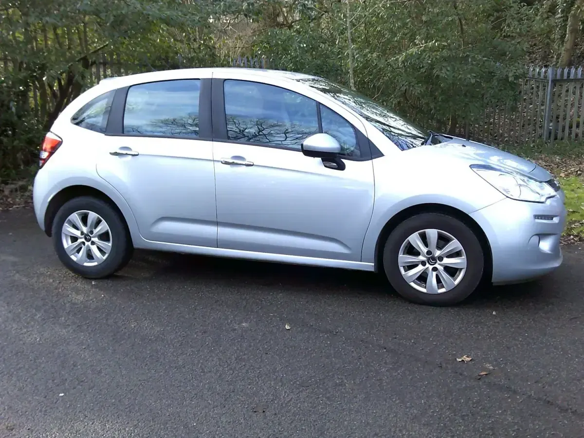 Usado Citroën C3 PureTech 68 CV (50 kW) 2015 Plateado Utilitario