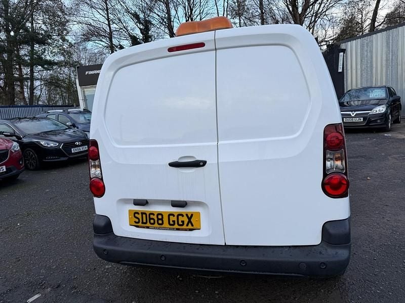 Used Citroën Berlingo 75 HP (55 kW) 2018 White MPV