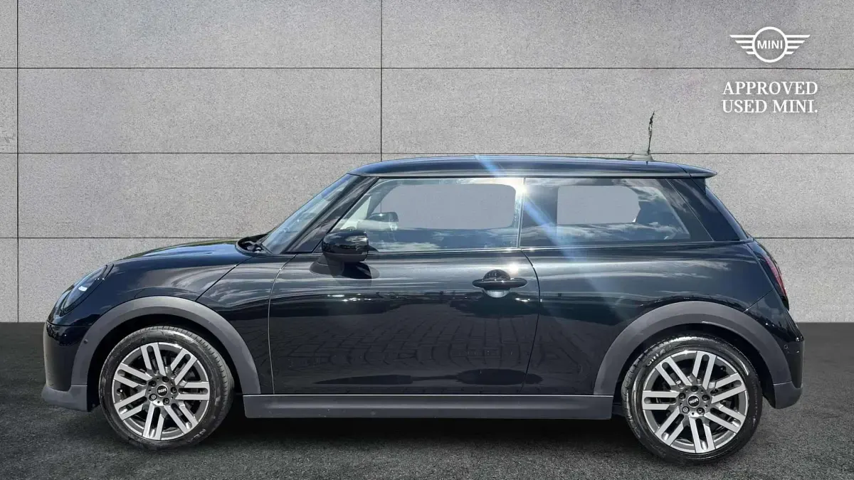 Used Mini Cooper Hatch 154 HP (113 kW) 2024 Black Hatchback