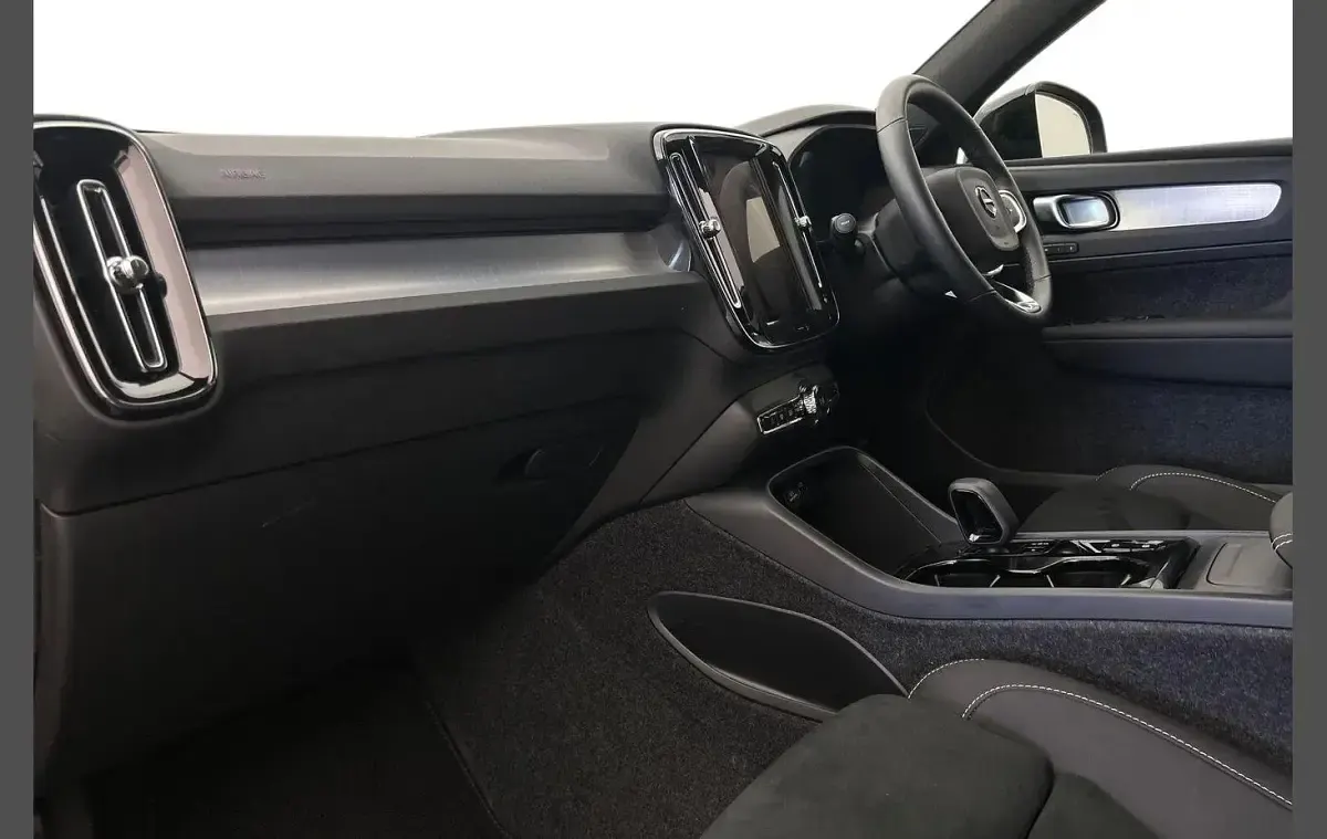 Used Volvo XC40 Plus 161 HP (118 kW) 2025 Black SUV