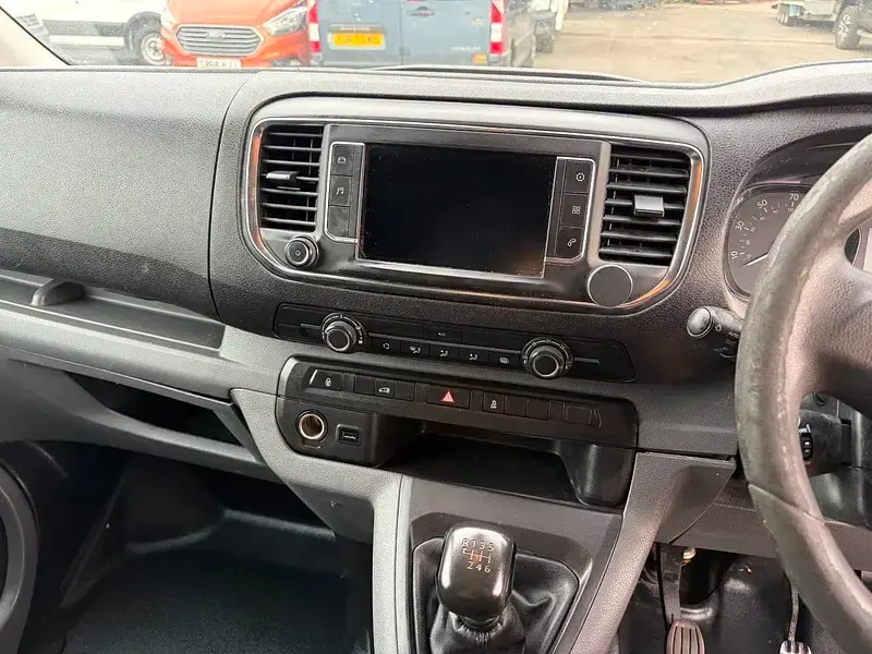 Used Peugeot Expert 120 HP (88 kW) 2019 Silver Van